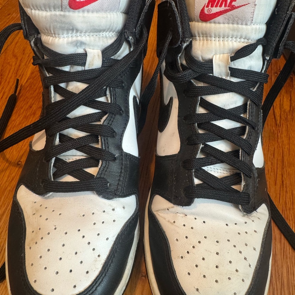 Nike Black and White women’s High-Top Sneakers